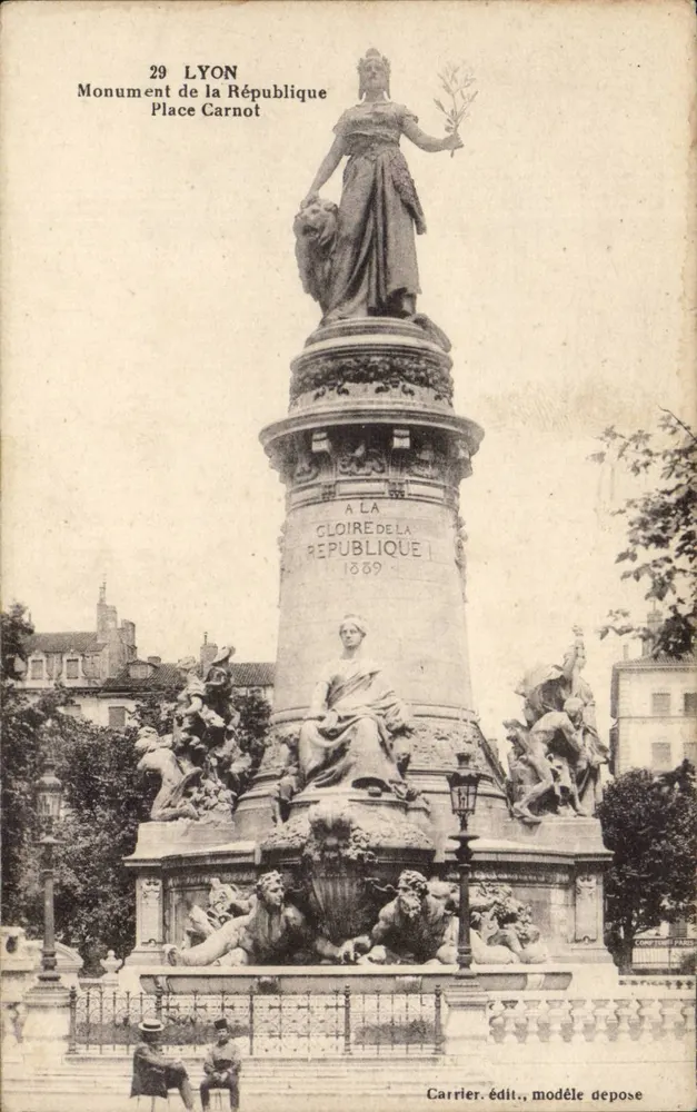 Monumento da República — Praça Carnot — Lyon — editor Carrier, modelo depositado - Frente