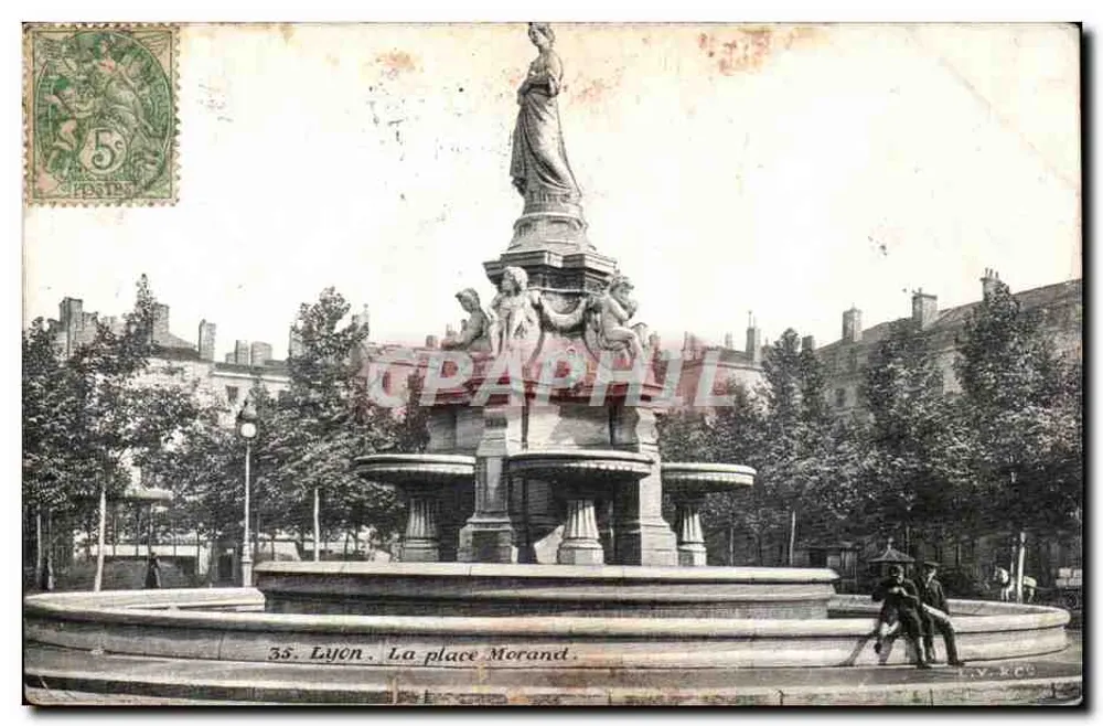 Lyon. A place Morand — Fontaine monumental com estátua central — editor LYON, n° 35 - Frente