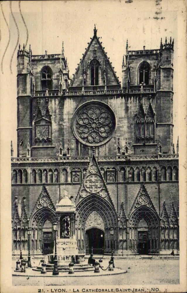 Lyon - A Catedral de São João - ND. - N°21 - Frente