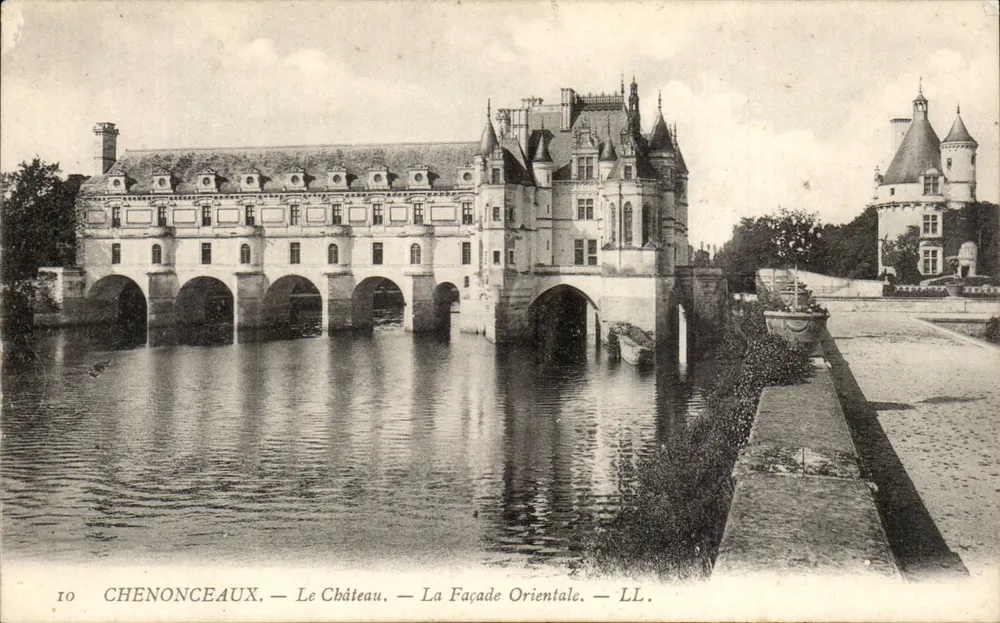 Chenonceaux — O Castelo — A Fachada Oriental — LL. - Frente