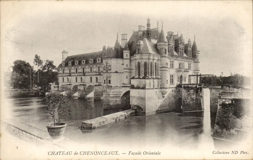 Castelo de Chenonceaux — Fachada Oriental — Collections ND Phot. - Frente