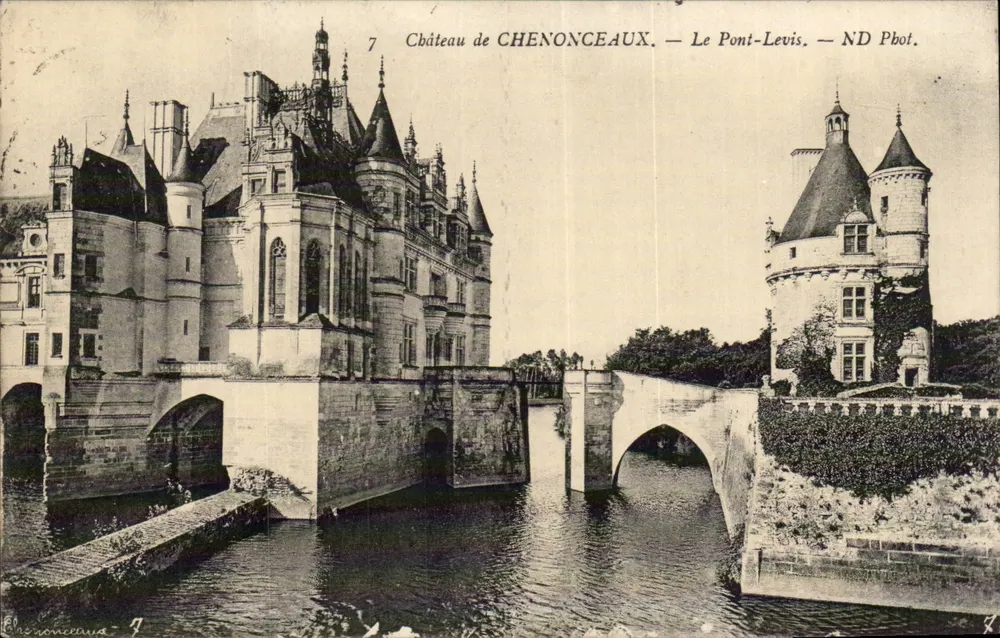 Castelo de Chenonceaux — O Ponte-Levis — ND Phot. - Frente