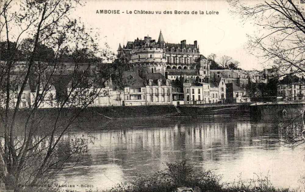 Amboise - Le Château vu des Bords de la Loire — Photographie Vannier - Blois - Recto