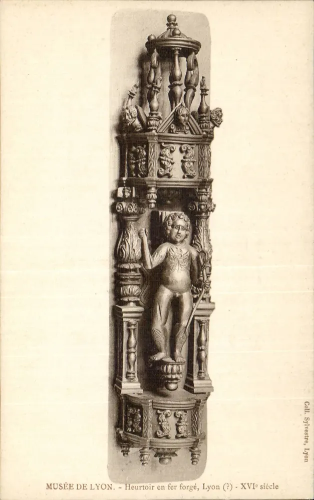 Cristaleiro de ferro forjado — Museu de Lyon — Coleção Sylvestre, Lyon - Frente