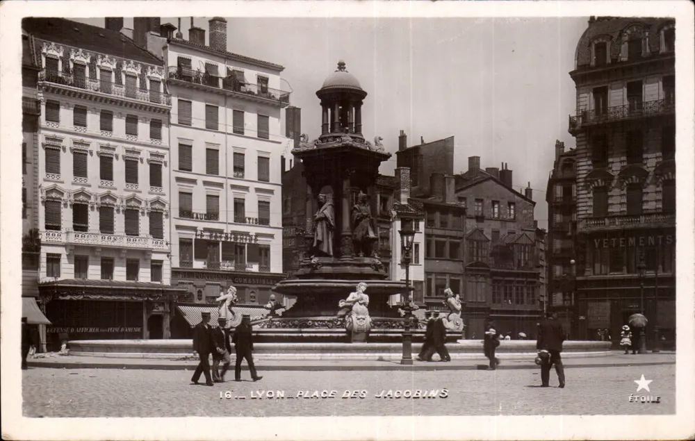 Lyon - Place des Jacobins — Fontaine monumental — Editor Étoile, n°16 - Frente