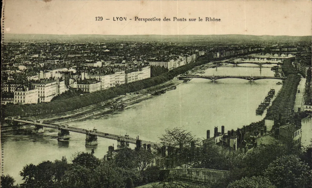 LYON - Perspectiva dos Pontes sobre o Rio Rhône — editor Unis-France, n° 129 - Frente