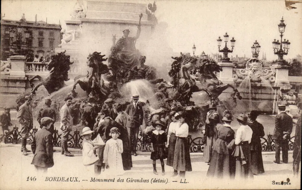 Bordeaux — Monumento dos Girondinos (délai) — LL. Selosota - Frente