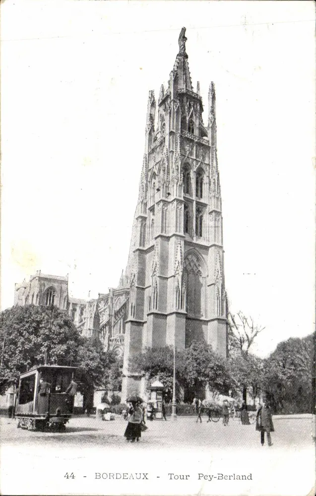 Bordeaux - Torre Pey-Berland — vista com trêmio e pedestres — editor desconhecido, n° 44 - Frente