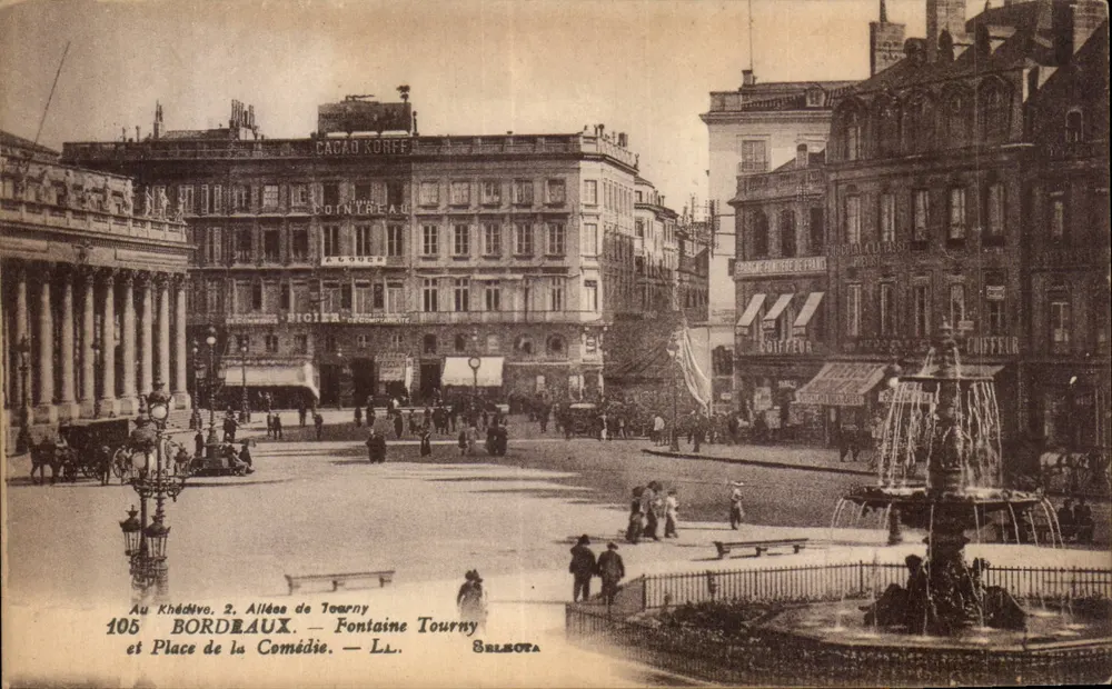 Bordeaux. Avenue de Tourny — Fontaine de Tourny und Place de la Comédie — Selsota - Vorderseite