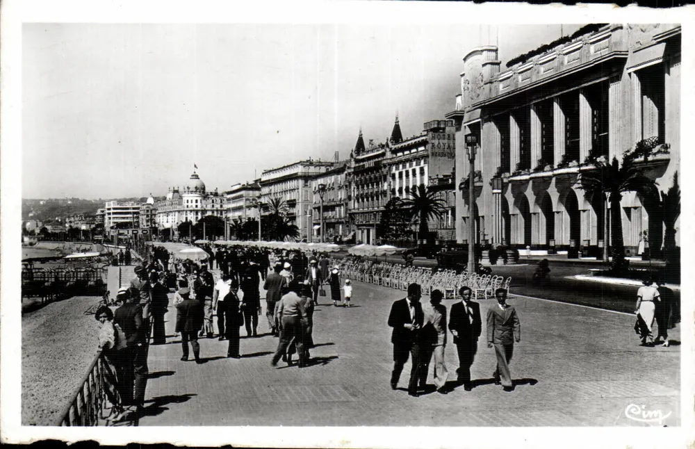 Vue de la Promenade des Anglais à Nice — Hotel Royal Hôtel — éditeur Cim - Recto