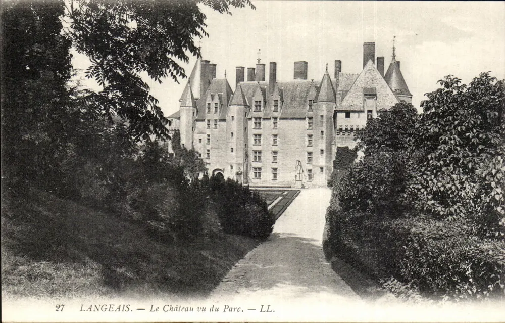 Langeais — O Castelo visto do Parque — LL. n°27 - Frente