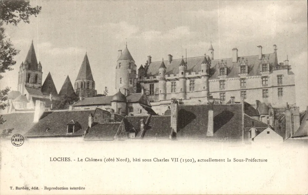 Loches - O Castelo (lado Norte), construído sob Carlos VII (1502), atualmente a Subprefeitura — T. Bardon, editor - Frente
