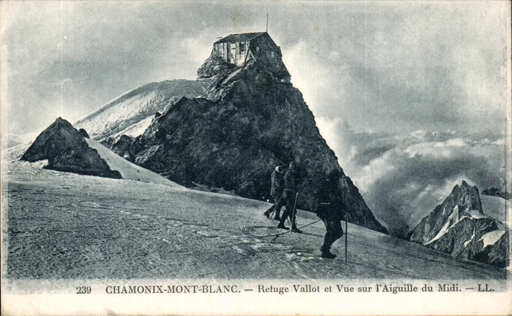 Chamonix-Mont-Blanc — Schutzhaus Vallot und Aussicht auf die Aiguille du Midi — LL. — N° 239 - Vorderseite