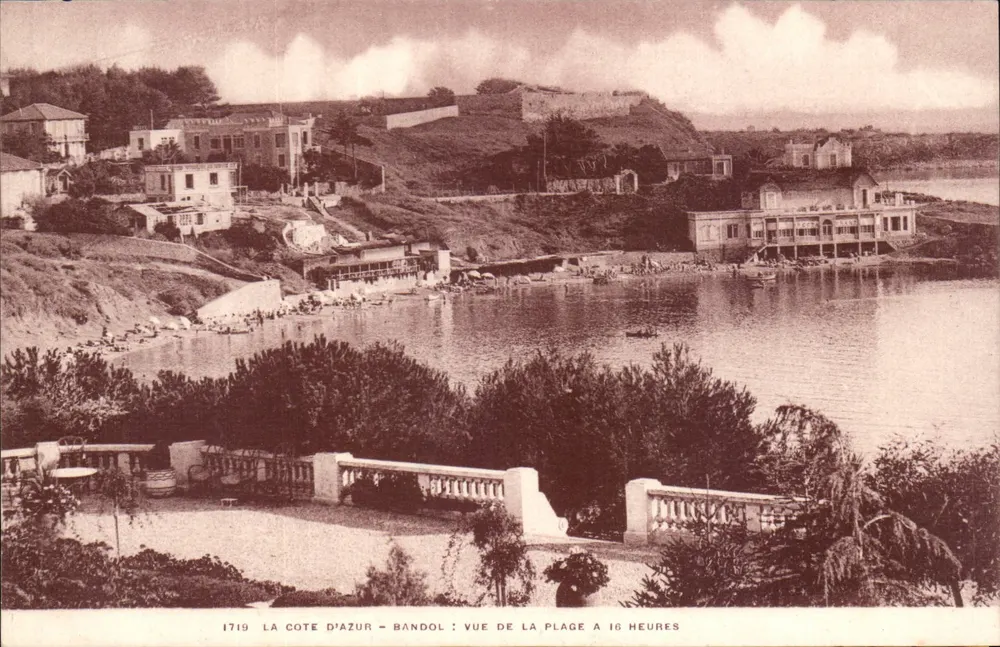 La Côte d'Azur - Bandol : Vue de la plage à 16 heures — Éditeur : Établissements Wahis Ban - Toulon, n° 1719 - Recto