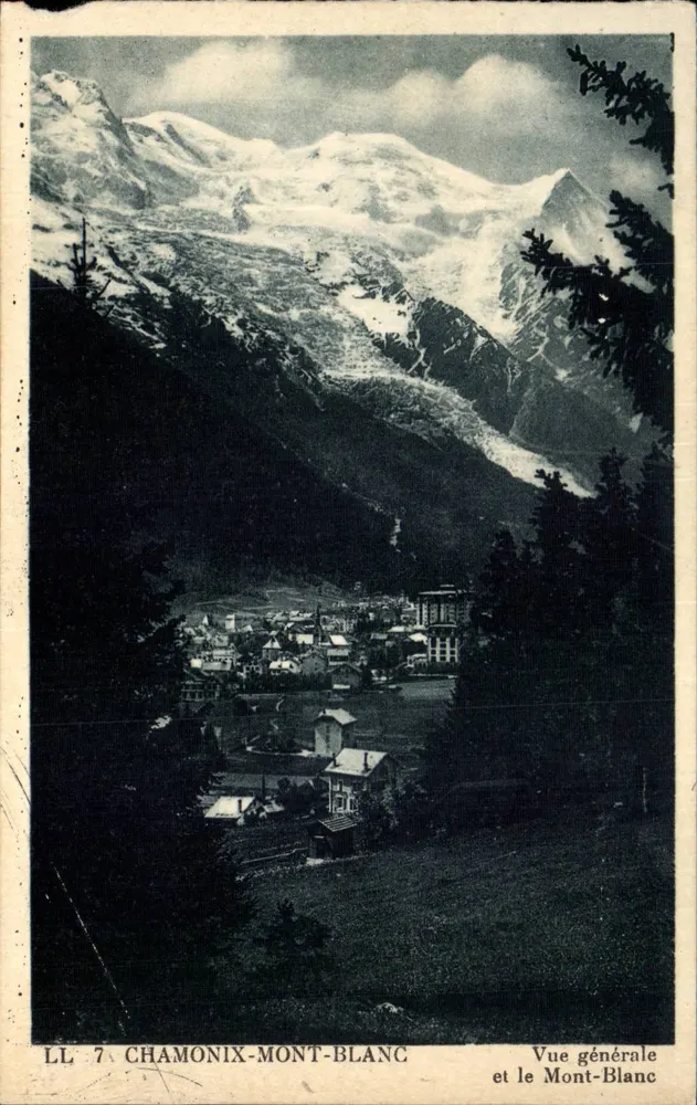 Chamonix-Mont-Blanc — Vista geral e o Mont-Blanc — LL 7 — Editor: Des Arts Photographiques - Frente