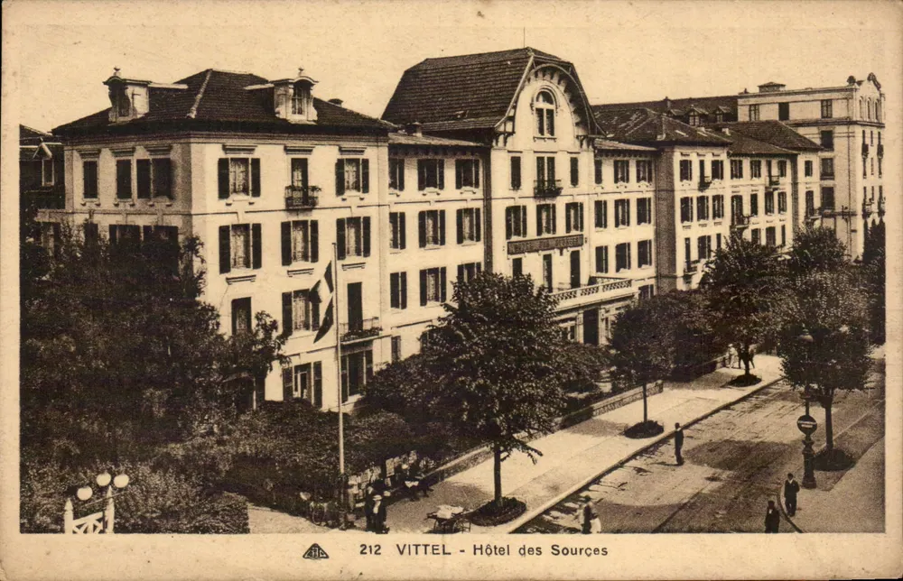 Vittel - Hotel das Fontes — editor CPAPHIL, n° de série 212 - Frente