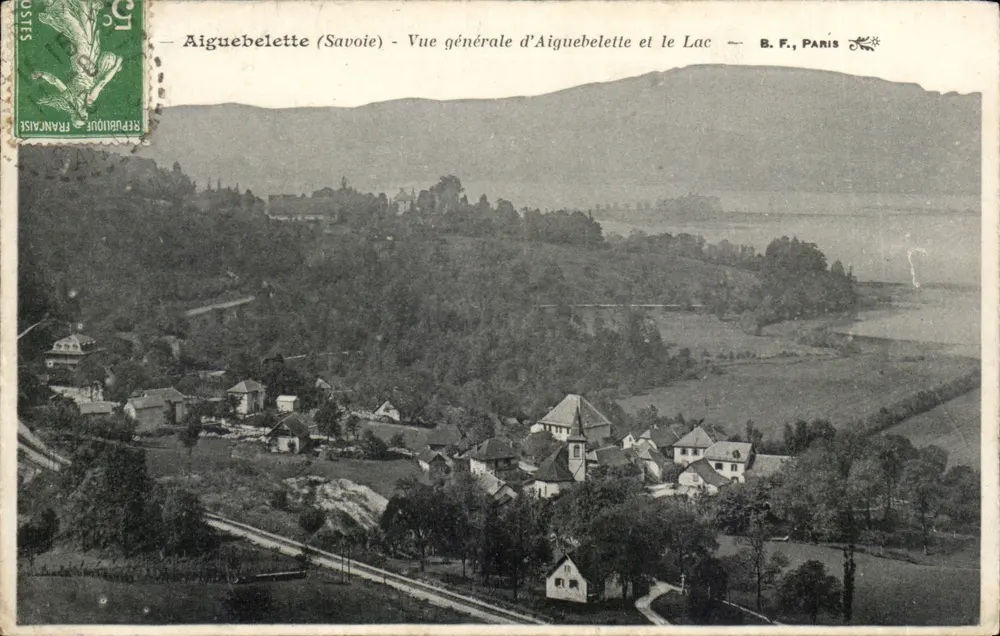 Aiguebelette (Savoie) — Vista geral de Aiguebelette e o Lago — B.F., Paris - Frente