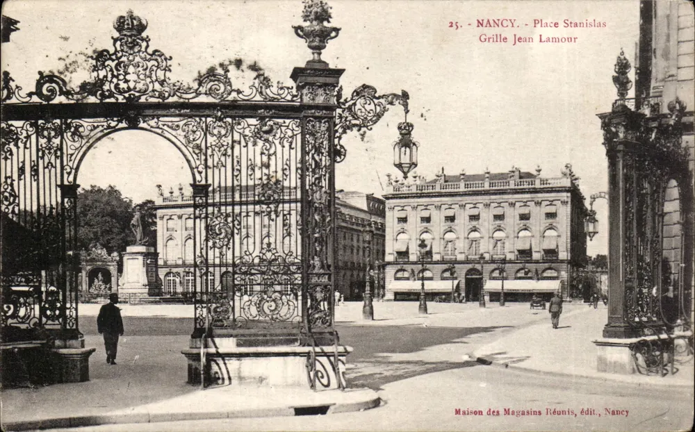 Nancy - Place Stanislas - Grade Jean Lamour — Maison des Magasins Réunis, editora, Nancy - Frente