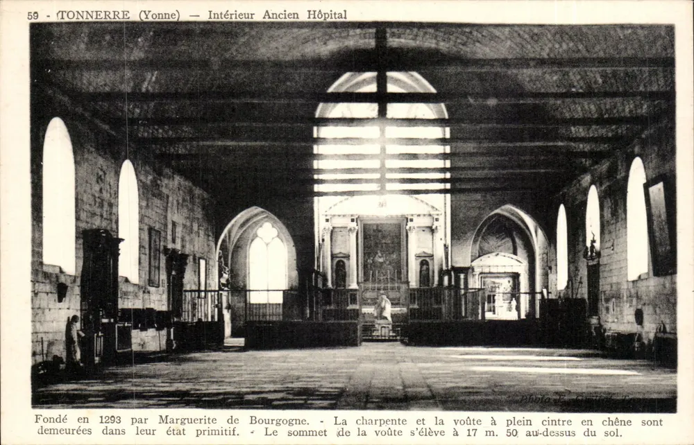 Tonnerre (Yonne) — Intérieur Ancien Hôpital — Photo F. Goutte - Recto