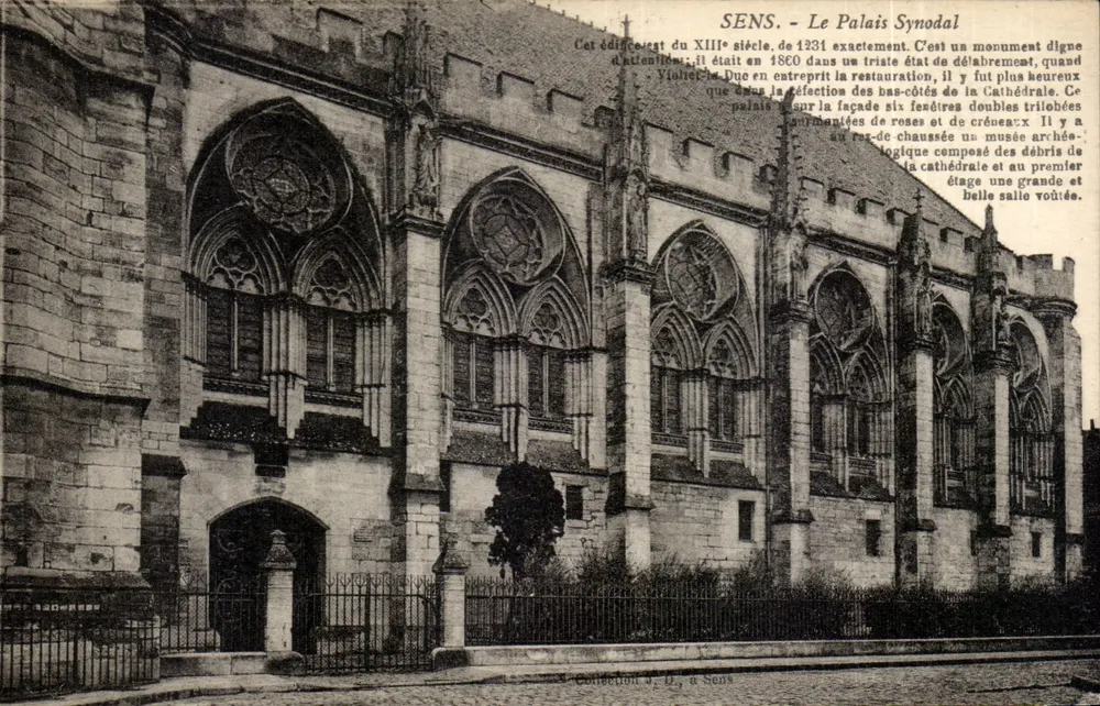 Sens - O Palácio Sinodal — edifício do século XIII, restauração em 1860 — Coleção J. D., em Sens - Frente