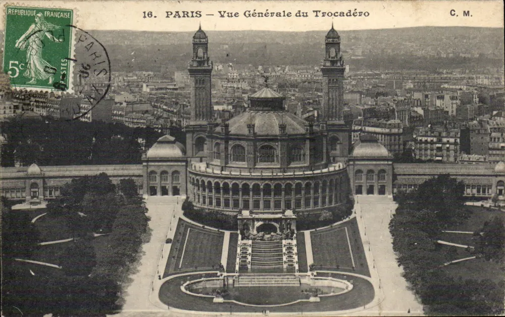 Paris — Vista Geral do Trocadéro — C.M. n°16 - Frente