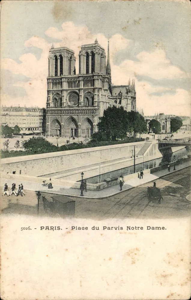 Paris - Place du Parvis Notre Dame — vista da catedral de Notre-Dame de Paris, n° 5026 - Frente