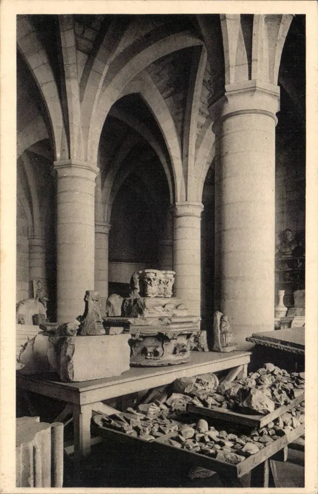 Paris, A Conciergerie — Cozinha — Serv. Comercial Monumentos Históricos, Grande Palácio, Av. Alexandre III, Paris - Frente