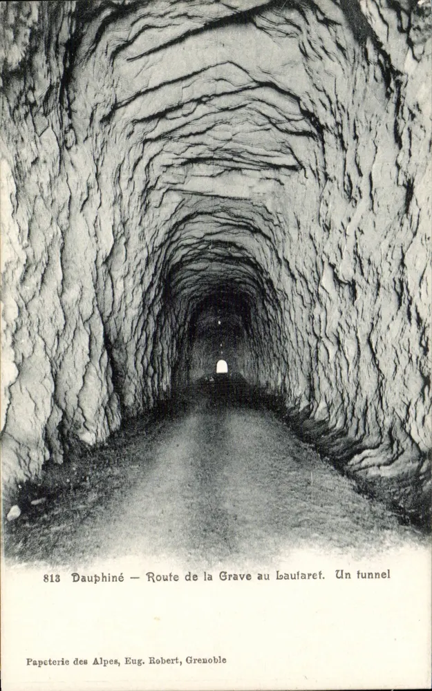Dauphiné — Route de la Grave au Lautaret. Ein Tunnel - Vorderseite