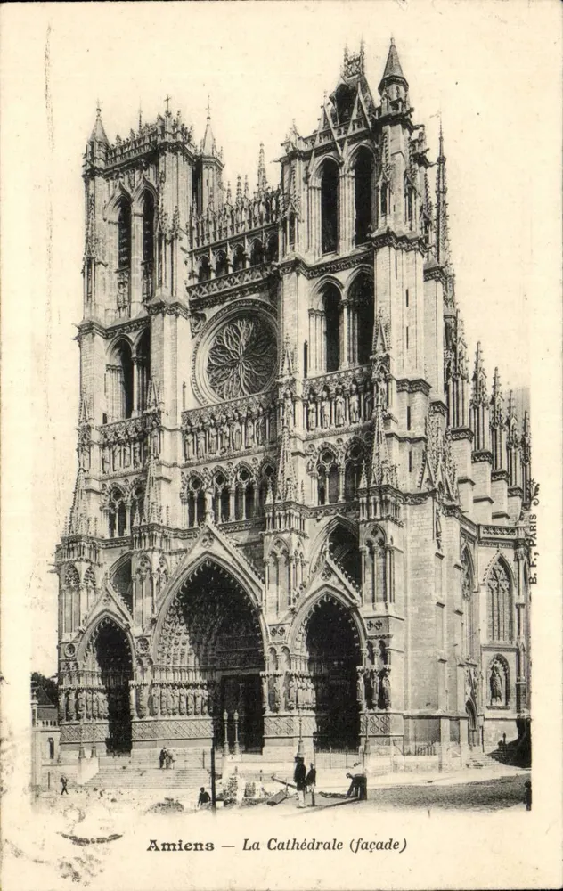 Amiens — A Catedral (fachada) — B.F. Paris - Frente
