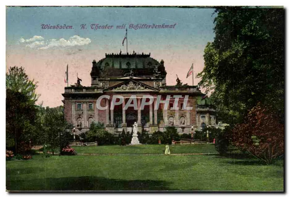 Wiesbaden. Teatro Real com monumento a Schiller — vista do teatro real com o monumento a Schiller - Frente