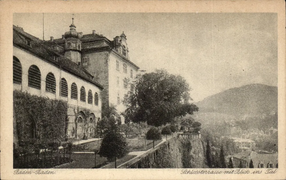 Baden-Baden — Schlossterrasse mit Blick ins Tal — Photogravure Positkarte n°19 4275 - Vorderseite