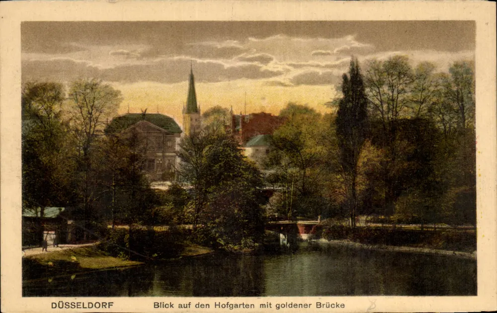 Düsseldorf — Ansicht des Hofgartens mit der goldenen Brücke — Verlag Gebrüder Altenwerth, Essen, Nr. 2223 - Vorderseite