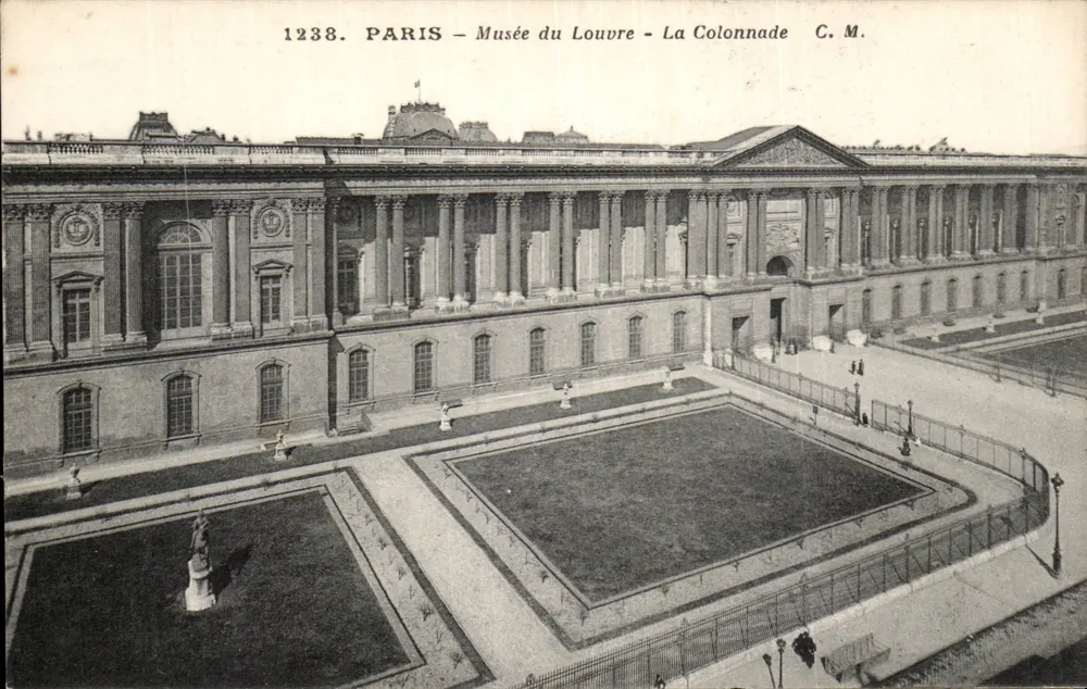 Paris - Museu do Louvre - A Coluna — C.M. n°1238 - Frente