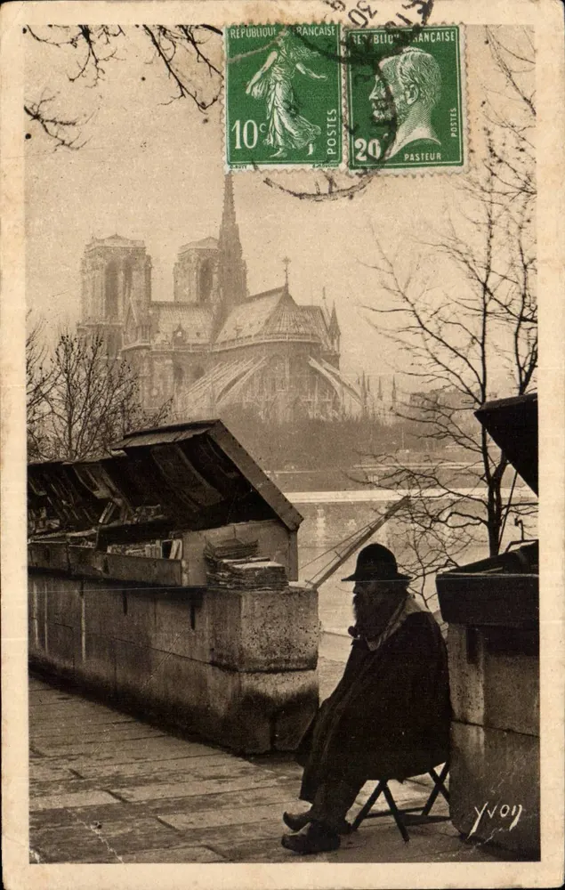 Notre-Dame de Paris — Vieux livreur de livres — Éditions d'Art YVON, Série 5 N°54 - Recto