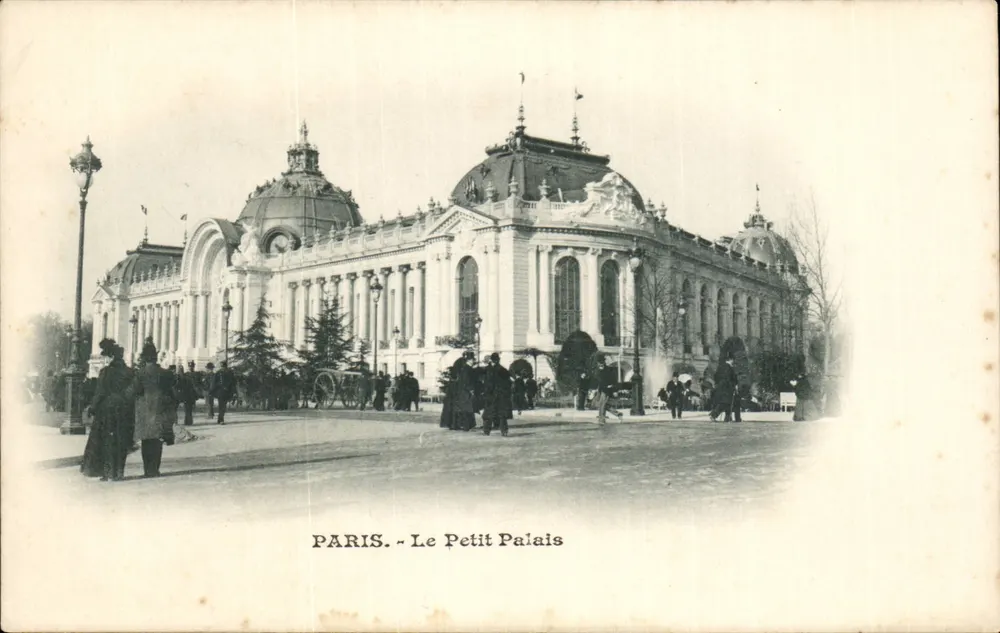 PARIS - O Pequeno Palácio — vista do edifício com visitantes — editor não identificado - Frente