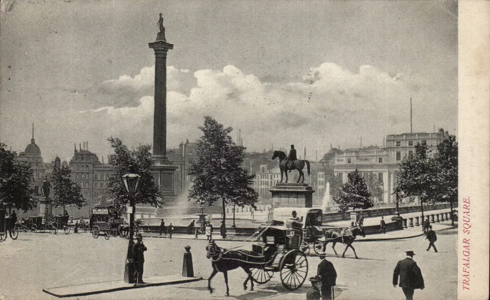 Trafalgar Square — vista do monumento e da estátua equestre — G. Smith, Fotógrafo, 15 Strand Green Road, N. - Frente