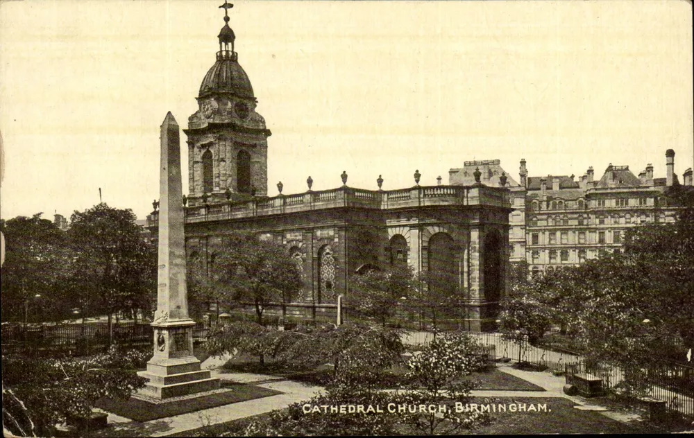 Catedral de Birmingham — Obelisco frente a la iglesia — Dennis & Sons, Ltd., London - Anverso