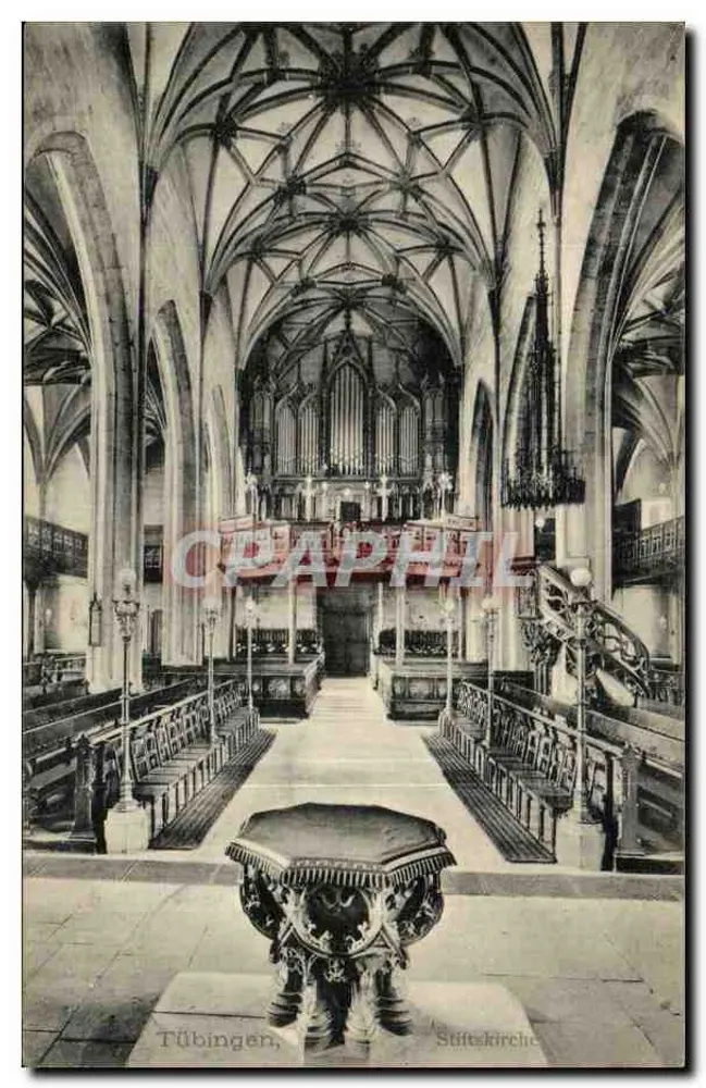 Tübingen, Stiftskirche — Innenansicht der gotischen Kathedrale mit Orgel und Altar - Vorderseite