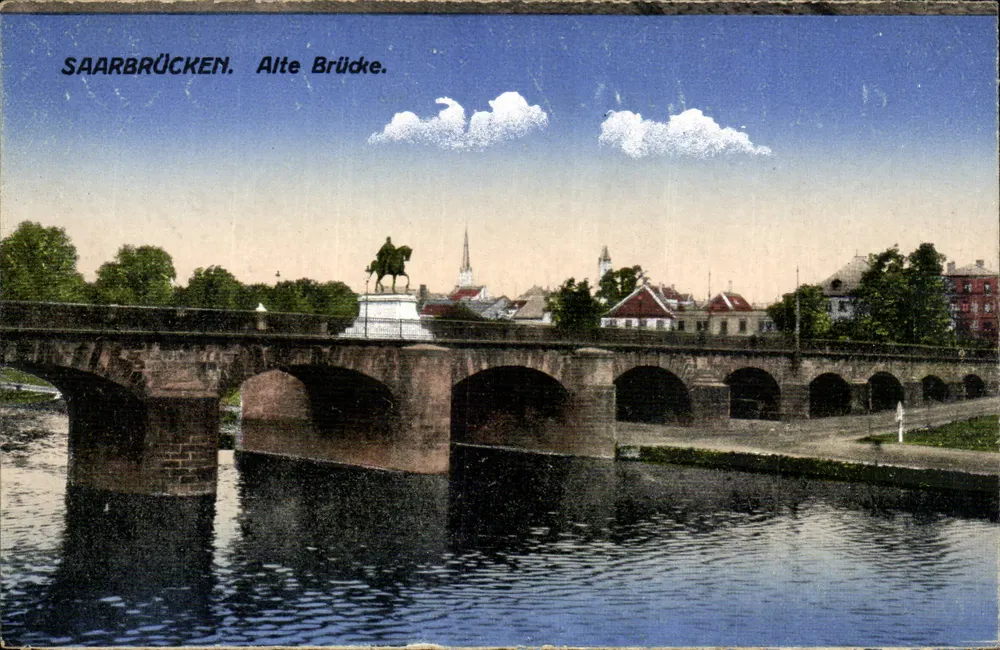 Saarbrücken. Alte Brücke. — Ansicht der alten Brücke mit Reiterstatue — Verlag nicht erkennbar - Vorderseite