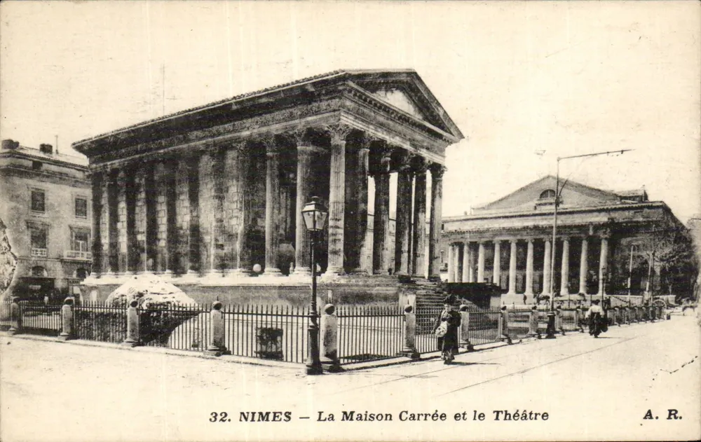 Nîmes — La Maison Carrée und das Theater — A. R. n°32 - Vorderseite