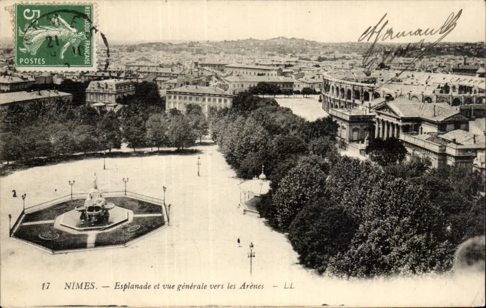 Nîmes — Esplanade e vista geral em direção às Arênes — LL - Frente