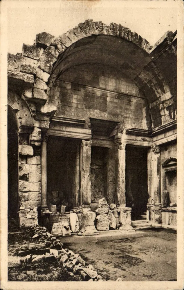 Nîmes (Gard) — Garten der Fontaine, Innenraum des Tempels von Diane — Les Éditions d'Art Vivant - Vorderseite