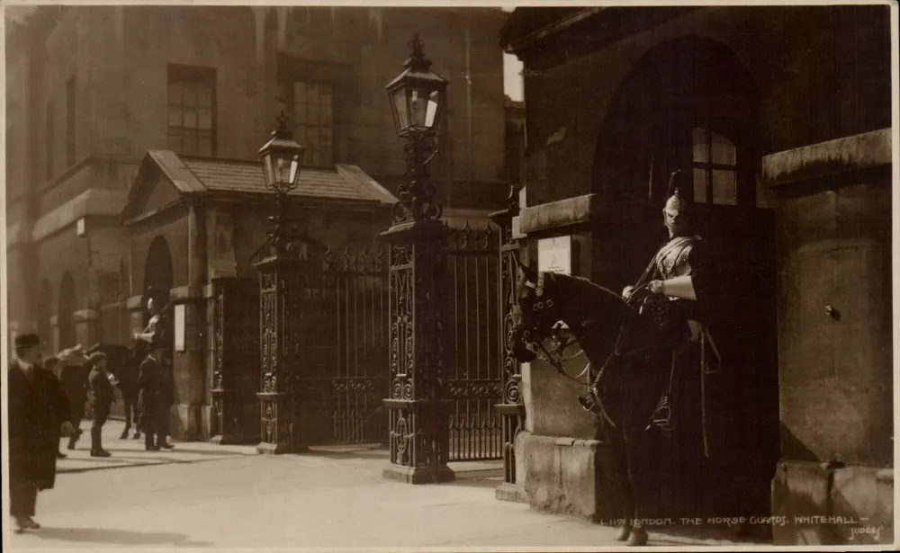 Guardas a Cavalo em Whitehall — Londres — editor Judges & Hastings, n° 1197 - Frente