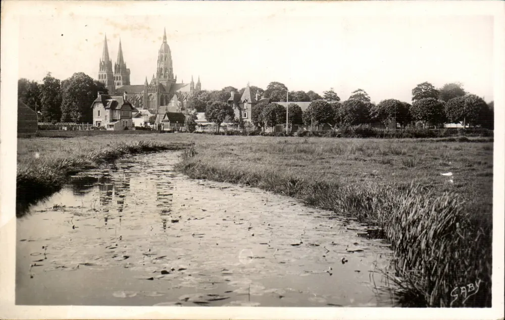 Bayeux — Ansicht der Fluss Aure und der Kathedrale — Editions GABY - Vorderseite