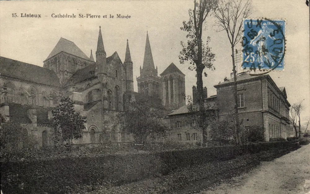 Lisieux — Catedral de São Pedro e o Museu — Ed. Ch. Anceau, n°15 - Frente