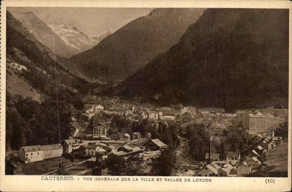 Cauterets - Vista geral sobre a cidade e vale de Lutour — (10) — Héliogravure Labouchs frères, Toulouse - Frente