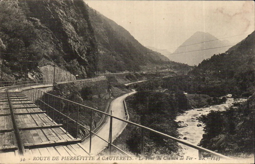 Rodovia de Pierrefitte a Cauterets — O Ponte do Caminho de Ferro — BR - 1143 - Frente