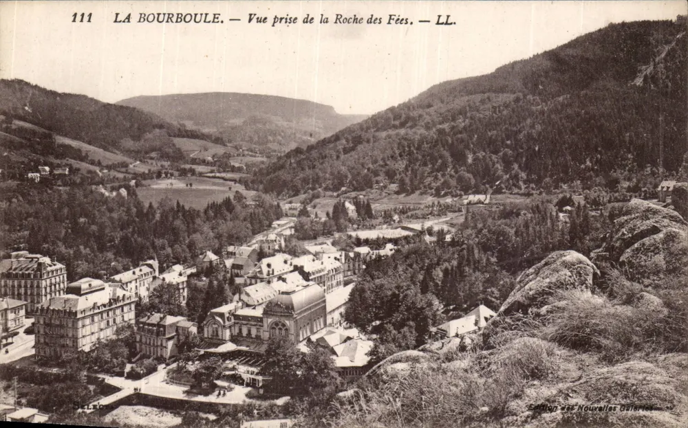 La Bourboule — Blick vom Felsen der Fées — LL. — Edition des Nouvelles Galeries — n°111 - Vorderseite