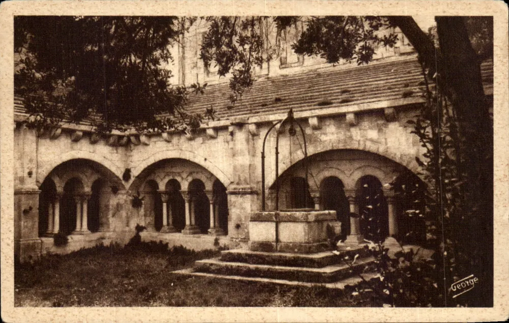 Cour do Cloître e o Poço — Montmajour — Editor J. George - Arles - Frente