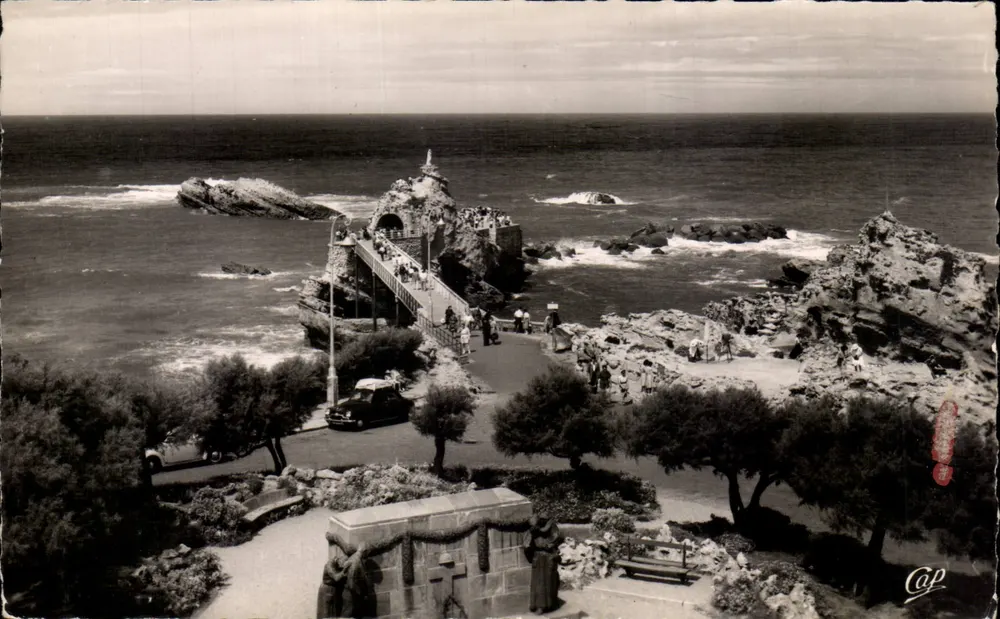 Biarritz - Ansicht des Felsen der Jungfrau und Kriegerdenkmal — Réal-Photo, Paris - Vorderseite